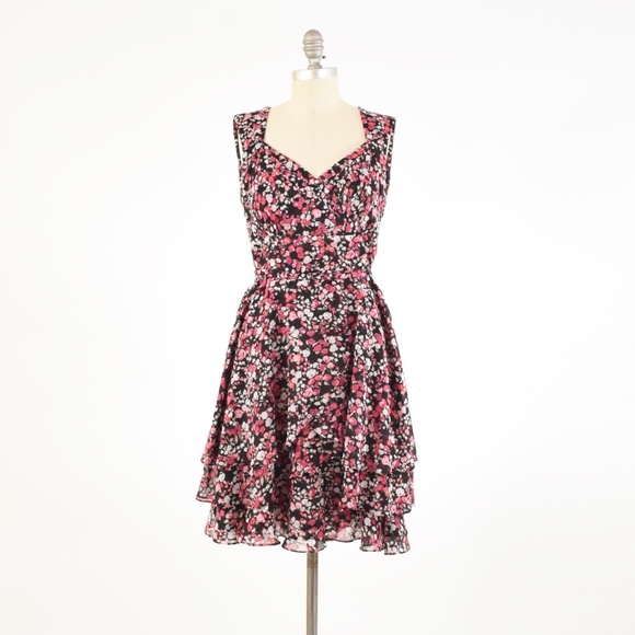 White House Black Market Dresses & Skirts - White House Black Market Dainty Fit & Flare Dress